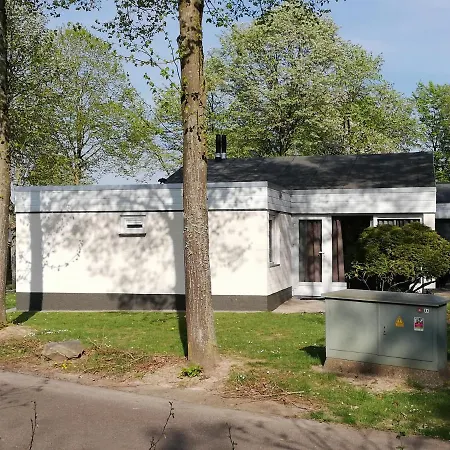 度假居 Rustige, Gelijkvloerse Vakantiewoning Met 2 Slaapkamers In Simpelveld, Zuid-limburg 辛佩尔费尔德