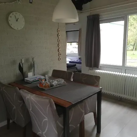 Rustige, Gelijkvloerse Vakantiewoning Met 2 Slaapkamers In Simpelveld, Zuid-limburg