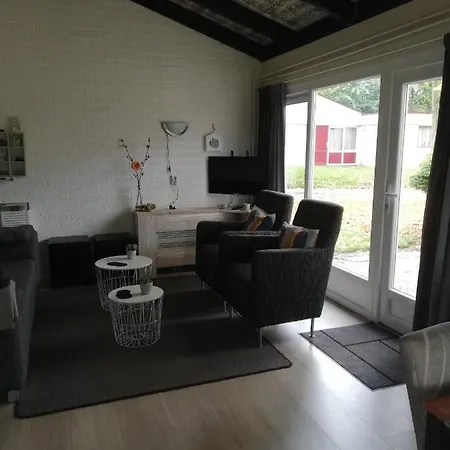 Rustige, Gelijkvloerse Vakantiewoning Met 2 Slaapkamers In Simpelveld, Zuid-limburg *